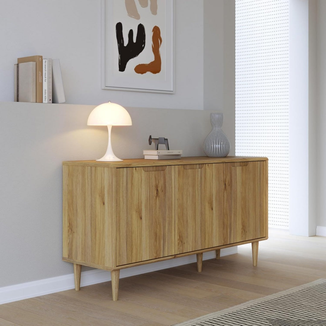 Sideboard verbindet Holzbeine und 3 Tueren