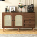 Sideboard mit verstellbaren Ablagen und beschichteten Flaechen