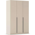 Ein Spiegel an dem Kleiderschrank mit den Massen 136 x 229 x 54 cm