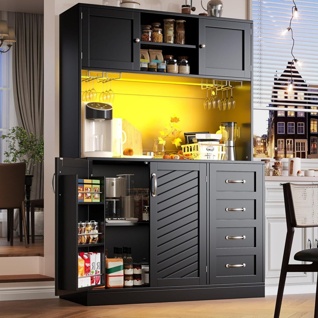 Vitrine verbindet 4 Tueren und LED Beleuchtung