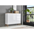 Das Sideboard vereint glaenzende Oberflaechen mit Holzbeinen