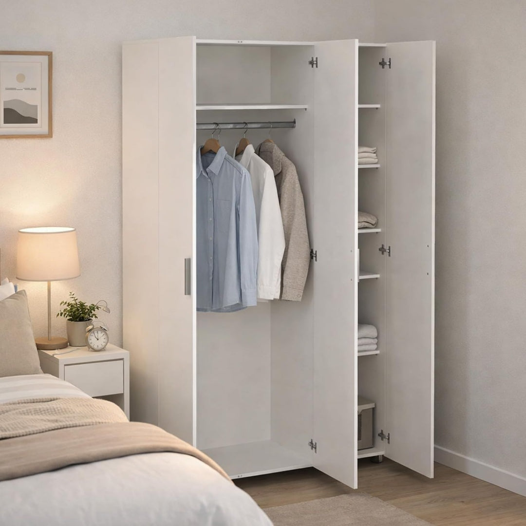 Kleiderschrank mit 3 Tueren